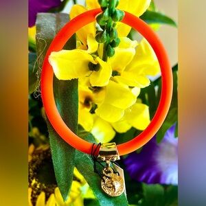 Marc by Marc Jacobs Bracelet Vibrant Orange Gold Logo Charm Stretches NWT